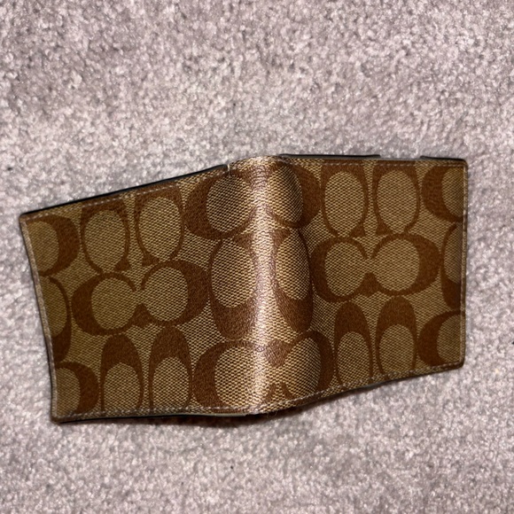 Coach Id Billfold Wallet in Signature Canvas - Picture 12 of 13